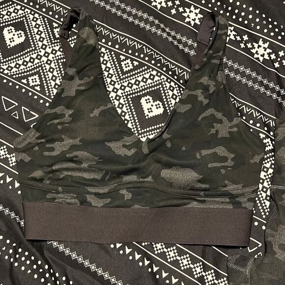 Fabletics Camo Leggings & Bra Bundle - Picture 11 of 15